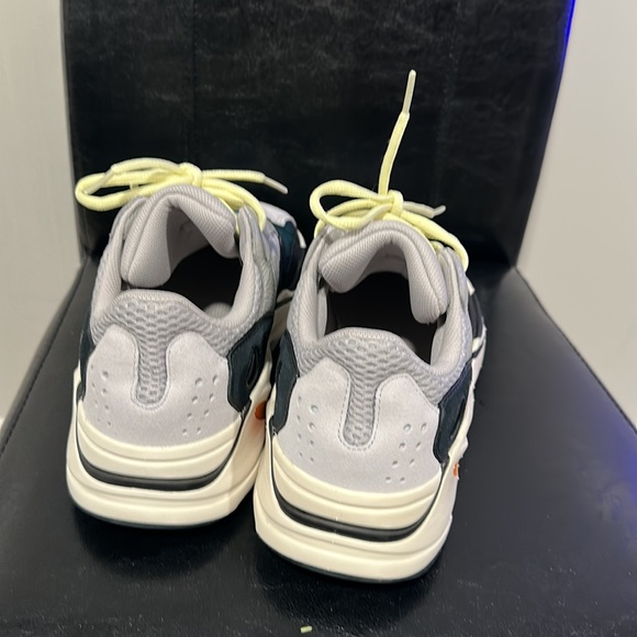 Yeezy Boost 700 Wave Runner - Picture 5 of 8